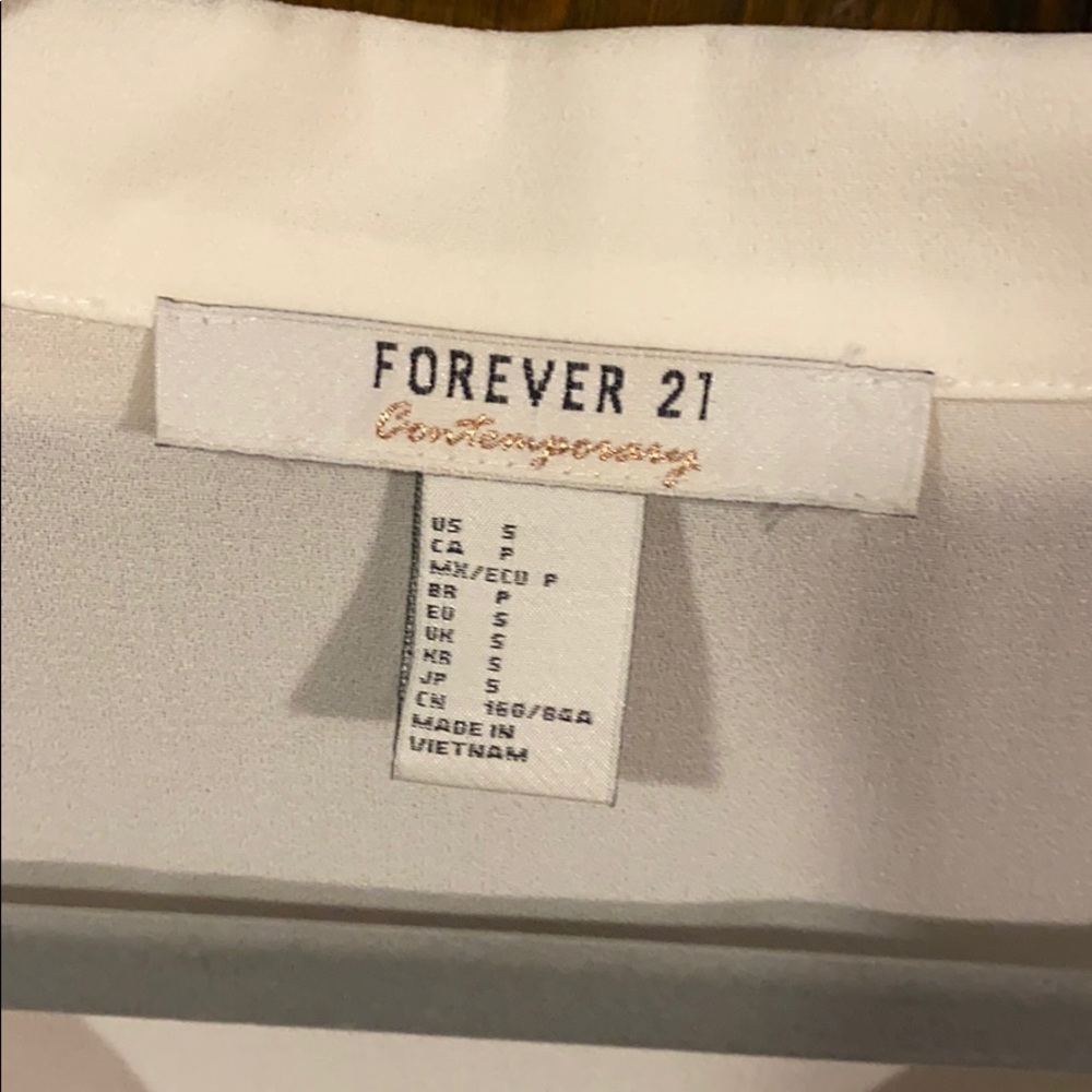 Forever 21 Women’s Button Down Shirt Small - Picture 2 of 4
